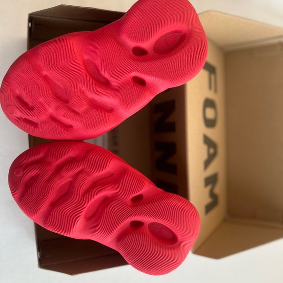 Yeezy Foam Runner Vermillion Slip-On Shoes (size 5) - Picture 9 of 16